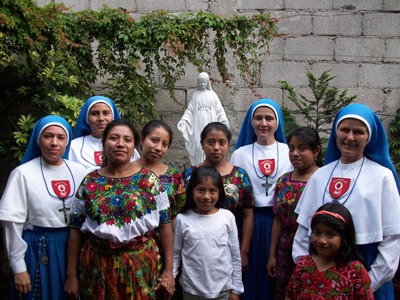 Jeunes filles chez les Soeurs au Guatemala