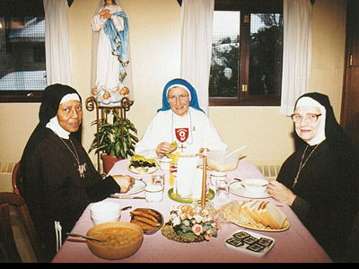 Religieuses affiliées en visite au Monastère.