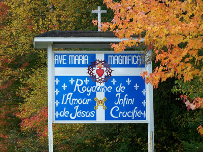 Signboard: Kingdom of the Infinite Love of Jesus Crucified, Schild: Königreich der unendlichen Liebe des gekreuzigten Jesus