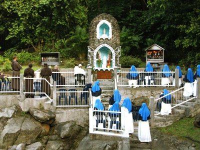 Grotte Notre-Dame des Larmes, Pointe-Noire chez les Apôtres de l'Amour Infini