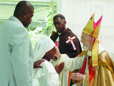 Cérémonie de Confirmation chez les Apôtres de l'Amour Infini en Guadeloupe