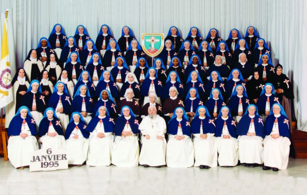 Group of Sisters Apostles of Infinite Love, Gruppe von Schwestern Apostelinnen der Unendlichen Liebe