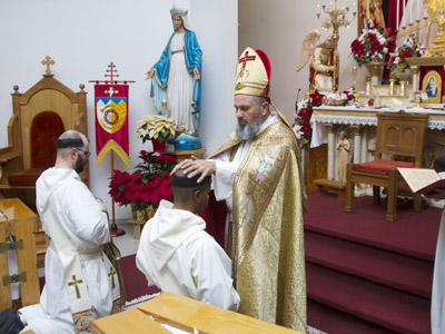 Ordination sacerdotale chez les Apôtres de l'Amour Infini
