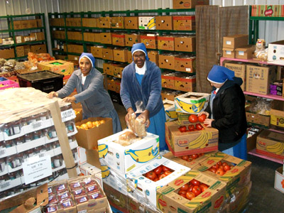 Préparation des boites alimentaires pour la Maison du Pain, Québec