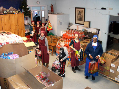 Distribution des boites alimentaires aux familles