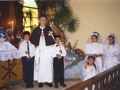 Première Communion à Santa Elena par les Apôtres de l'Amour Infini