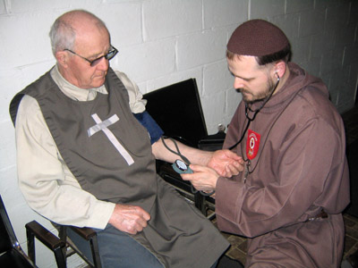 Vétérans chez les Apôtres de l'Amour Infini,  Veteranos com os Apóstolos do Amor Infinito