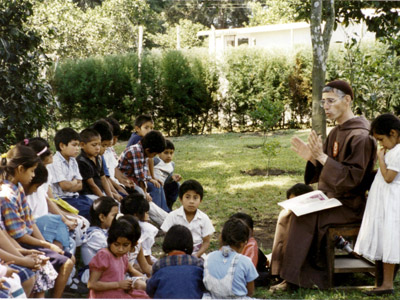 Leçon de catéchisme à Guatemala