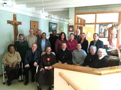 Groupe de visiteurs au Monastère du Magnificat