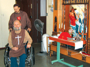 Los ancianos en Los Apóstoles del Amor Infinito, Starzy ludzie w "Apostołach nieskończonej miłości