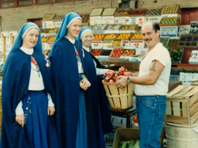 Recogida de donaciones por las Hermanas Apóstoles del Amor Infinito, Zbieranie datków przez Sióstr Apostołek Nieskończonej Miłości