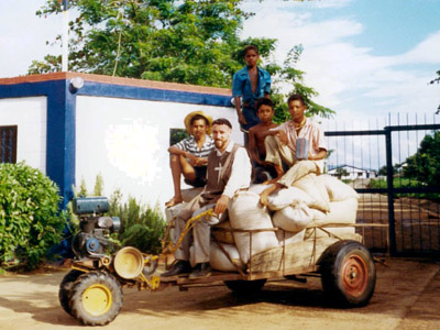 Transport des sacs de riz
